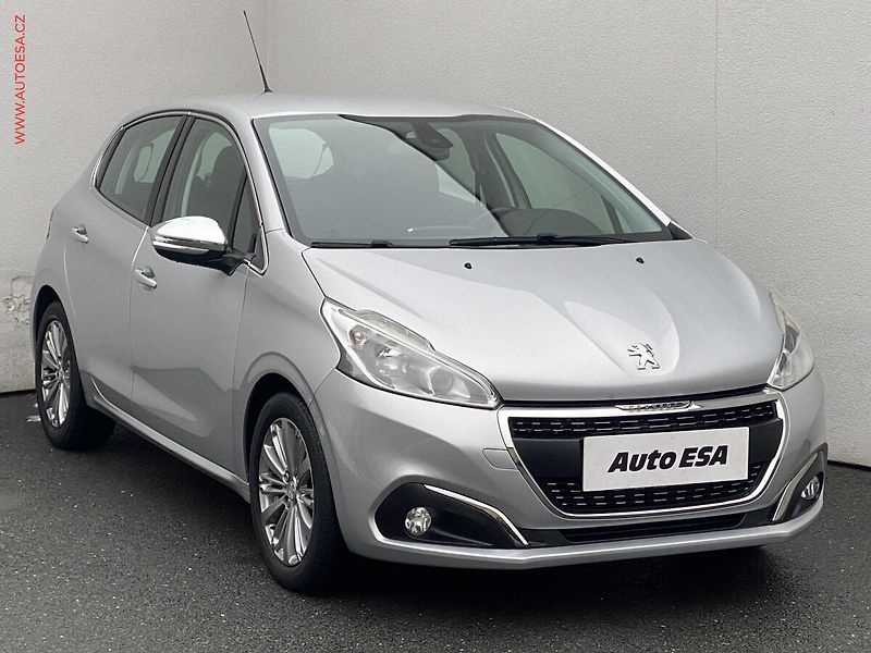 Peugeot 208 (2017) 1.2PT, Allure, AT, navi, TZ - fotografie inzerátu