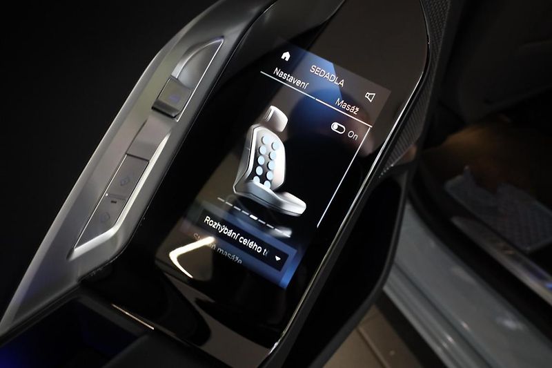 BMW i7 xDrive60 - fotka 19 z 28