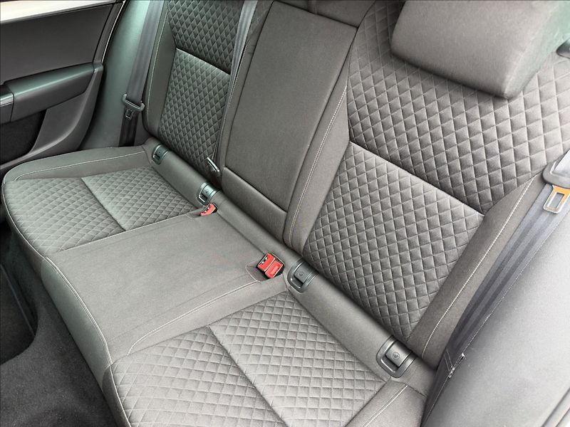 Škoda Octavia 2.0 TDI Drive/LED - fotka 13 z 15