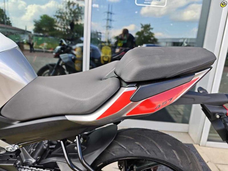 Aprilia (2026) Tuono 457 E5+ - fotka 19 z 38