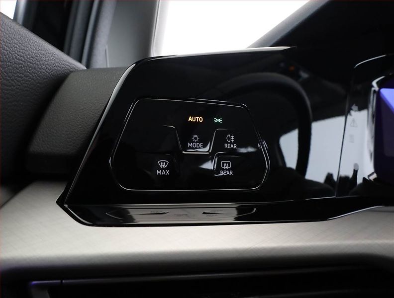 Volkswagen Golf (2021) 1.5 eTSI, Serv.kniha, Tempomat - fotka 14 z 17