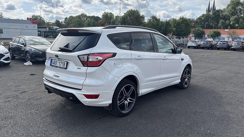 Ford Kuga (2019) 2,0TDCI 4X4 AT 110 kW - fotka 3 z 23