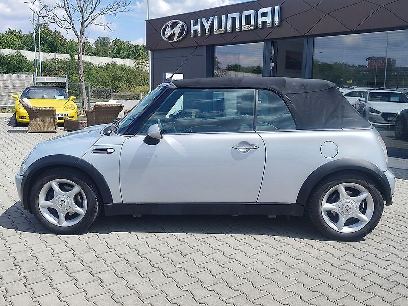 Mini Cooper 1.6 /66kW ONE Cabrio - fotka 13 z 29