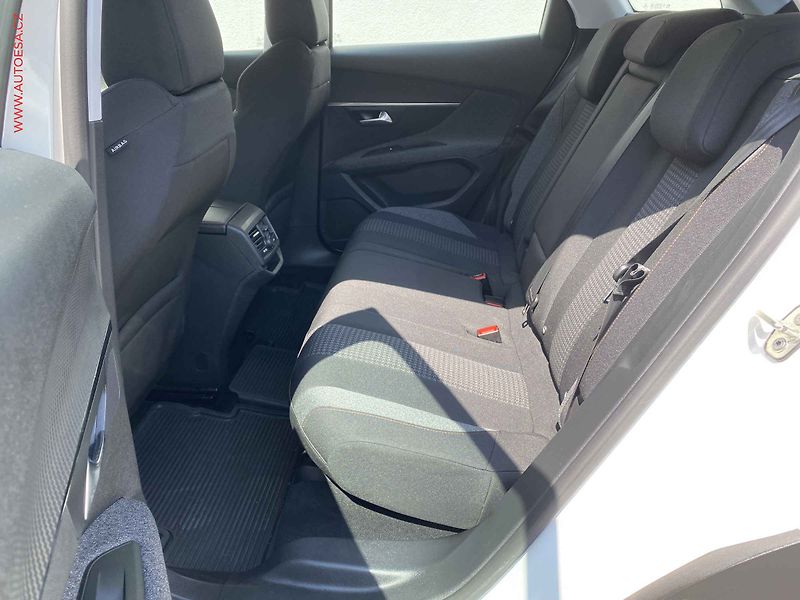 Peugeot 3008 (2018) 1.2PT, 1.maj,ČR, Active - fotka 10 z 18