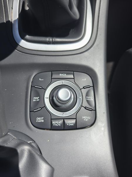 Renault Mégane 1.4 Tce 130 ps kupé - fotka 24 z 25