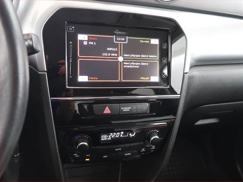 Suzuki Vitara (2018) Premium 1.6 VVT, ČR,1.maj - fotka 12 z 21