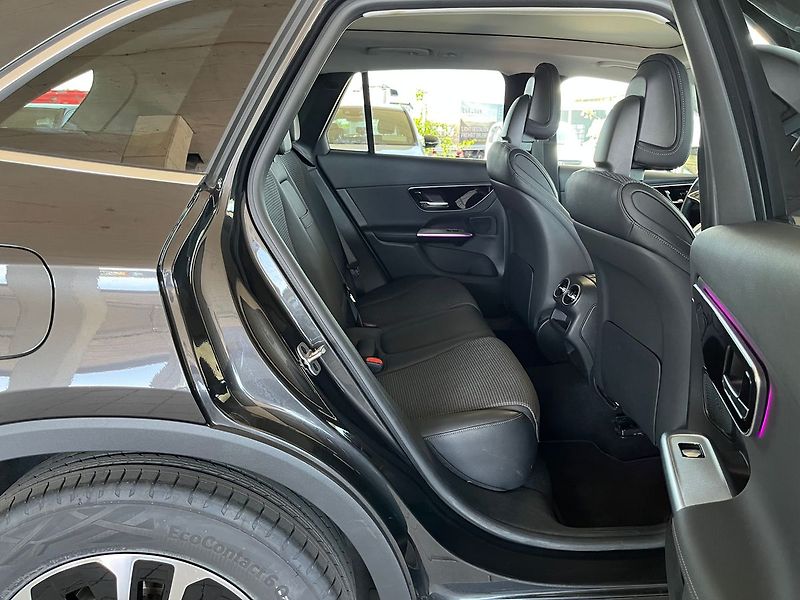 Mercedes-Benz GLC d 4MATIC - fotka 16 z 19