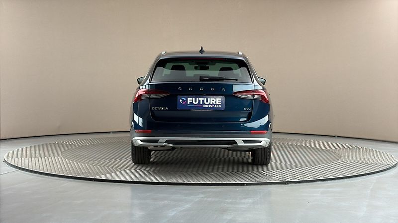 Škoda Octavia 2.0 TDI DSG 4x4 Scout Combi - fotka 5 z 33