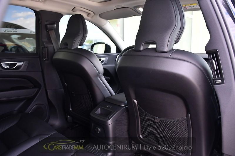 Volvo XC60 2.0T8 R-Desing RECHARGE - fotka 18 z 54