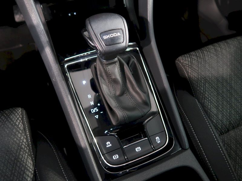 Škoda Karoq (2025) TOP SELECTION 1.5TSI 110KW DSG - fotka 33 z 41