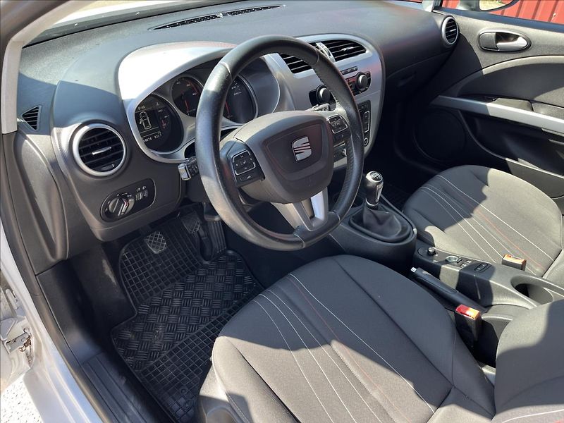 Seat Leon 2,0 TDi STYLE ROZVODY KLIMA - fotka 9 z 37