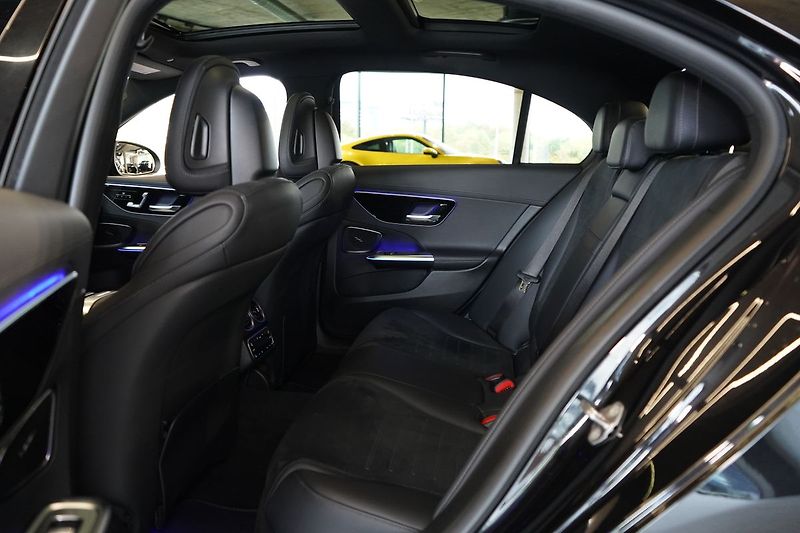 Mercedes-Benz Třídy C 300d 4MATIC AMG, Panorama, HUD - fotka 47 z 50
