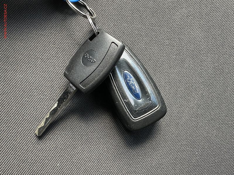 Ford Focus (2014) 1.6 TDCi, AC, výhřev sed - fotka 18 z 18