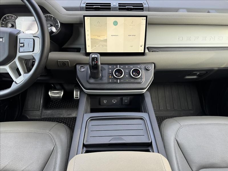 Land Rover Defender 3,0 110 D250 XS EDITION ČR DPH - fotka 16 z 32