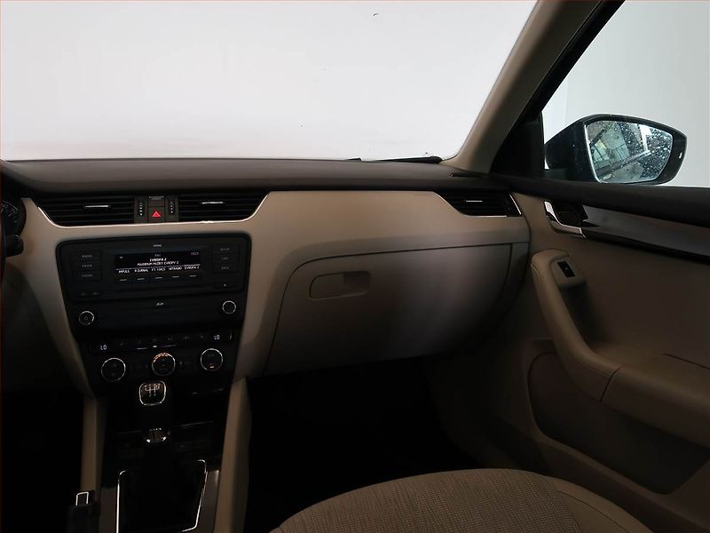 Škoda Octavia (2013) Elegance 1.6 TDI, Tempomat - fotka 8 z 17