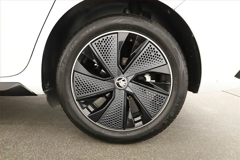 Škoda Scala (2026) 1.0 TSI, MONTE CARLO, DPH - fotka 11 z 15