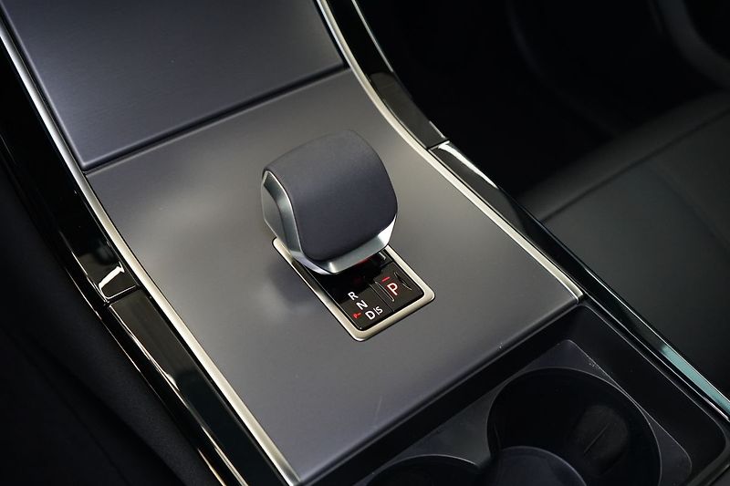 Land Rover Range Rover Velar D300 AWD Dynamic SE, Tažné - fotka 45 z 51