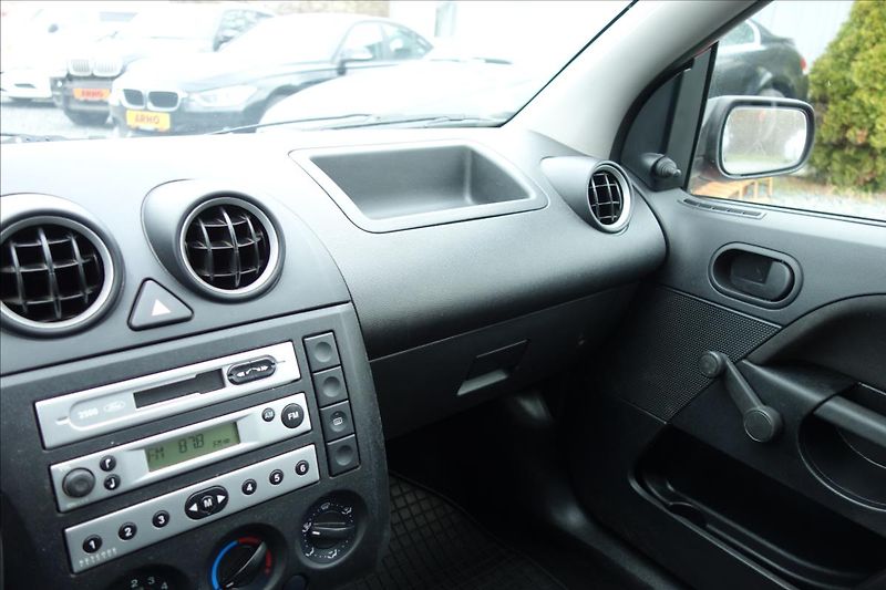 Ford Fiesta 1,3 i 51KW, ČR, BASE. - fotka 26 z 26