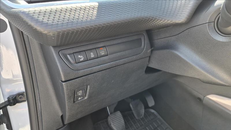 Peugeot 2008 1,2 81 Kw PT AUTO klima ČR - fotka 14 z 22