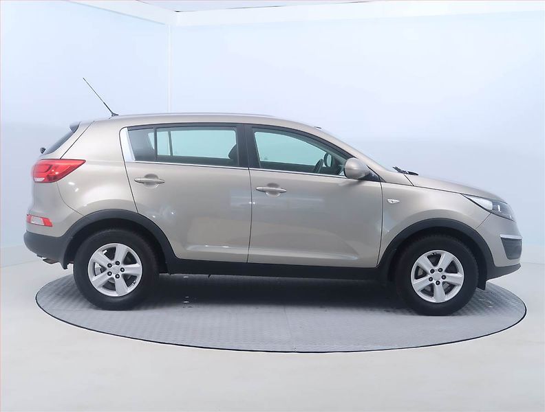 Kia Sportage (2015) 1.6 GDI - fotka 6 z 14