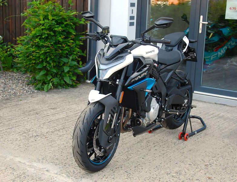 CFMOTO (2026) 675NK - fotka 10 z 25