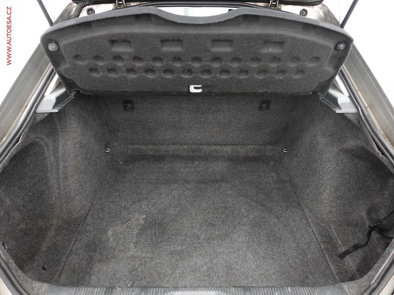 Škoda Octavia (2011) 1.6TDi, ČR, AC, temp - fotka 7 z 19