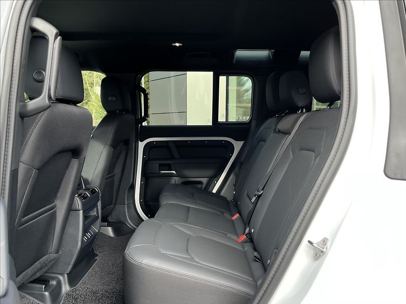 Land Rover Defender (2026) 110 D200 S - fotka 24 z 27