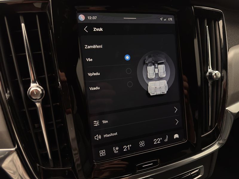 Volvo V90 B4 MOMENTUM AUT - fotka 38 z 45