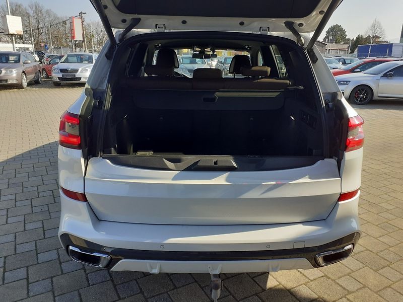 BMW X5 (2019) 30d xDrive  M -SPORT - fotka 30 z 39
