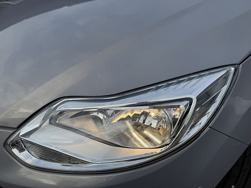 Ford Focus (2011) 1.6Ti-VCT Klima Parkování - fotka 35 z 48