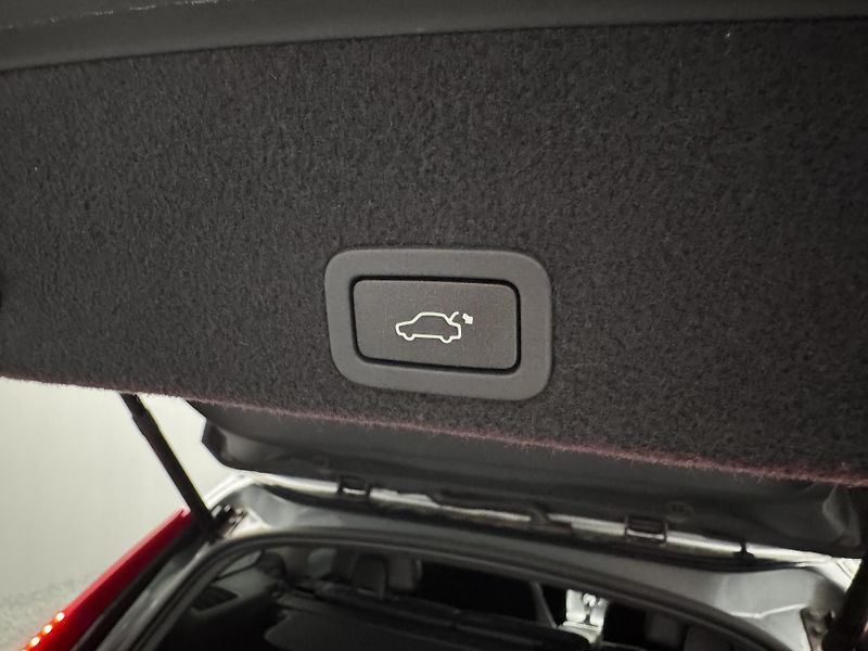 Volvo XC60 D4 AWD SUMMUM AUT - fotka 23 z 46