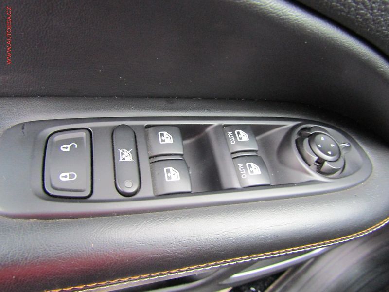Jeep Compass (2020) 1.4T, ČR - fotka 13 z 17