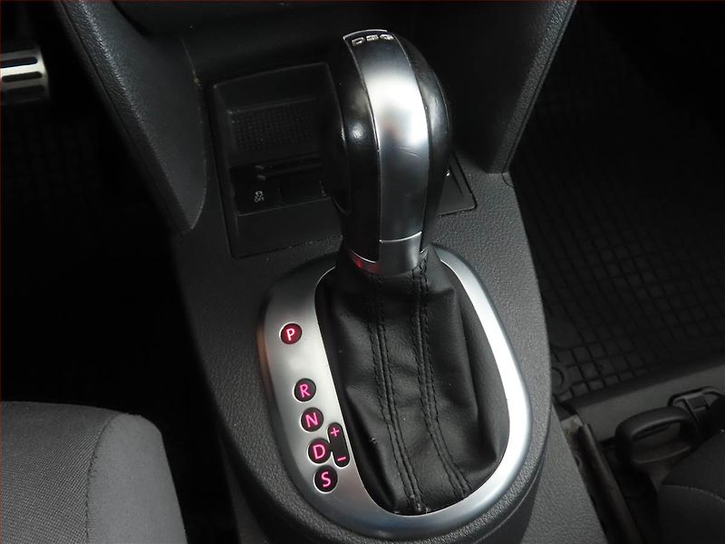 Volkswagen Touran (2011) 2.0 TDI, Automat, Tempomat - fotka 13 z 15