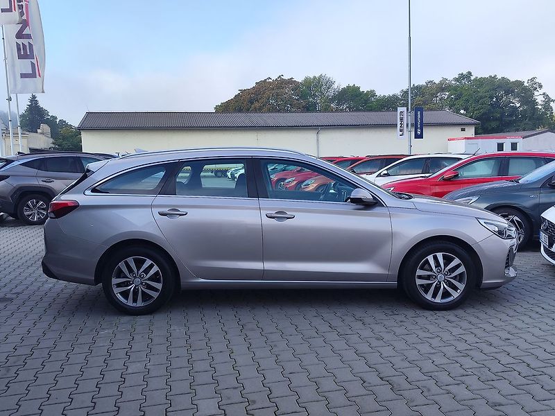 Hyundai i30 1.4 T-GDI/103kW Style DCT - fotka 4 z 33