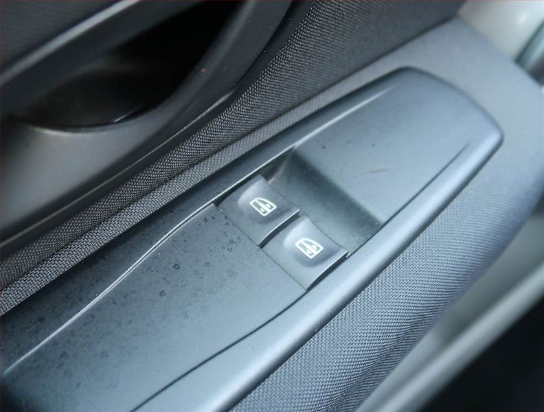 Renault Mégane (2010) 1.6 16V, Tempomat - fotka 15 z 17