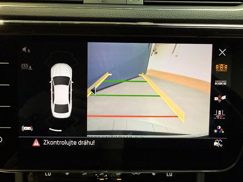 Škoda Superb 2.0 TSI 140kW Style DSG - fotka 9 z 17