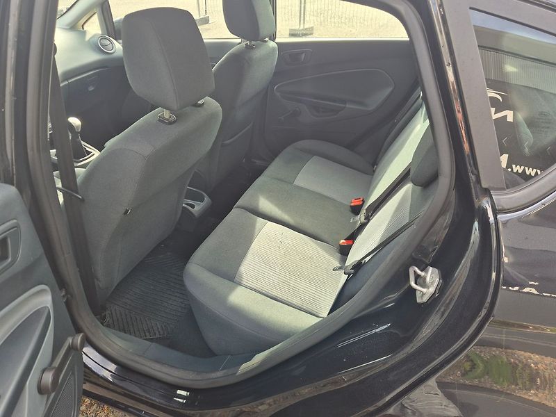 Ford Fiesta 1.2i 44kW, klima - fotka 19 z 22