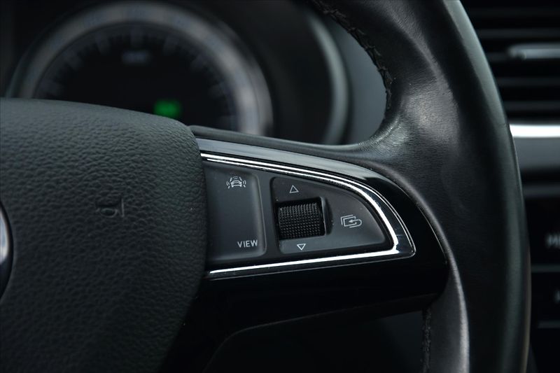 Škoda Octavia 2.0TDI 110kW STYLE+ SERV.KNIHA - fotka 17 z 30