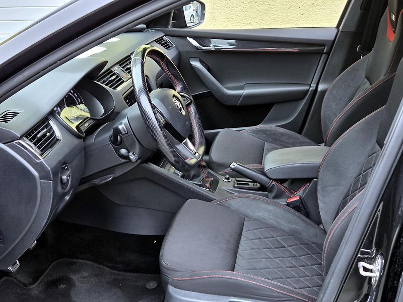 Škoda Octavia TDi RS,CEBIA *SERV.KNÍŽKA*  - fotka 31 z 48