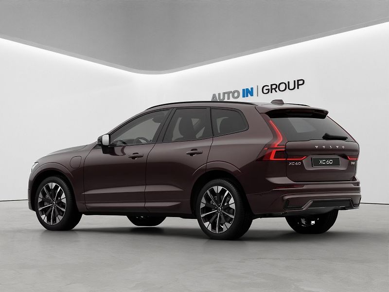 Volvo XC60 (2026) Plus Dark T6 335k,360kam, napp - fotka 4 z 12