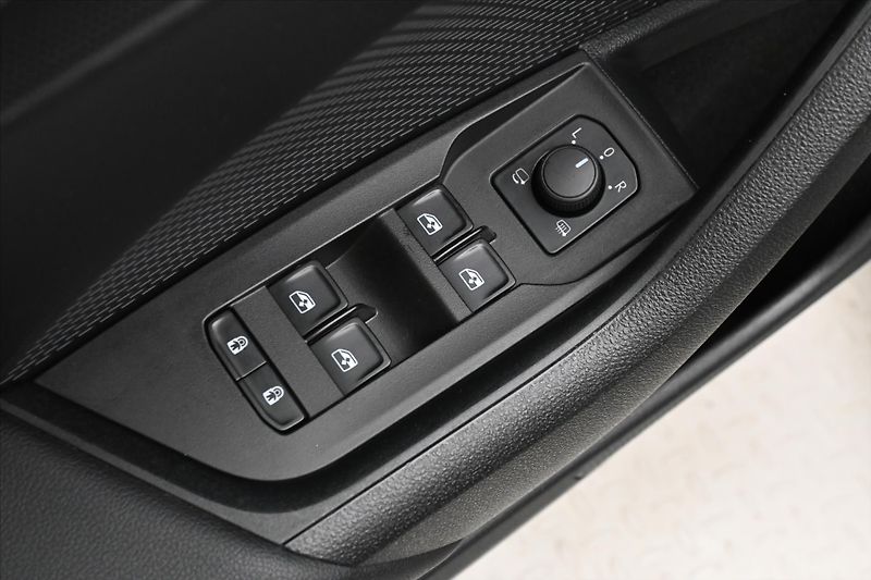 Škoda Octavia 1,4 TSI iV 150kW DSG Style Zár - fotka 25 z 31