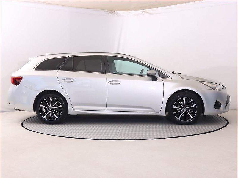Toyota Avensis (2018) 1.8 Valvematic, Automat - fotka 6 z 20