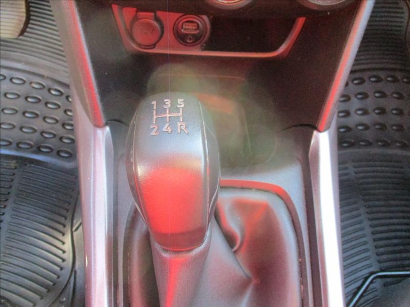 Peugeot 2008 1,2 i, klima,serv.kniha,tažné - fotka 19 z 34