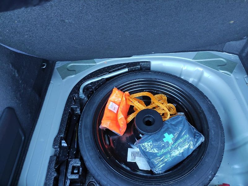 Škoda Karoq (2018) Ambition 1.0 TSI 96kW MAN6 TZ - fotka 29 z 30