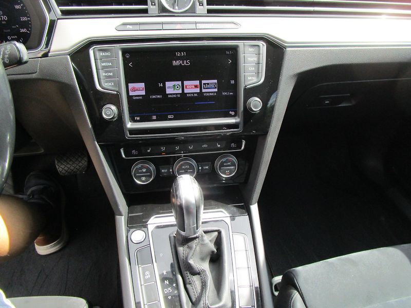 Volkswagen Passat 1,6TDI-88KW-DSG+ZÁVĚS - fotka 12 z 17
