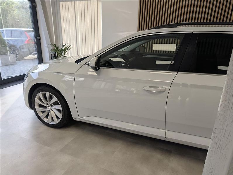Škoda Superb 2.0 TDI STYLE - fotka 5 z 30