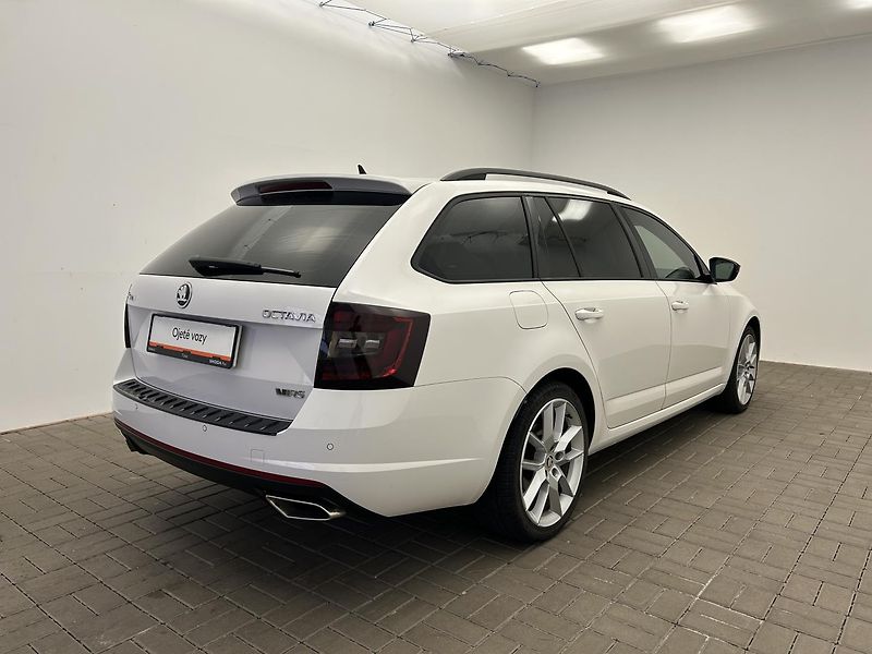 Škoda Octavia 2.0 TDI RS - fotka 2 z 25