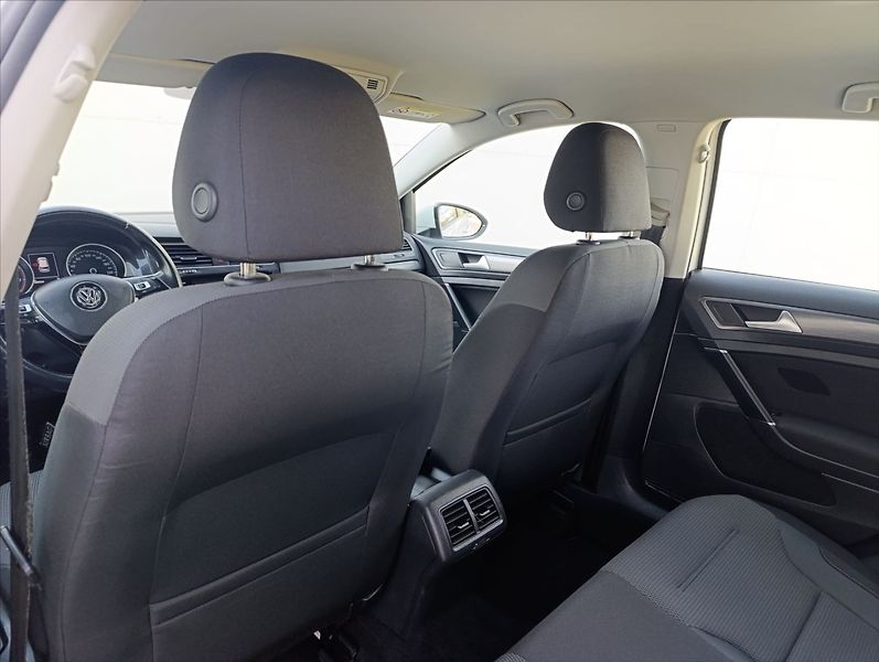 Volkswagen Golf 1,5 TGi  DSG Aut.klima ACC - fotka 21 z 33