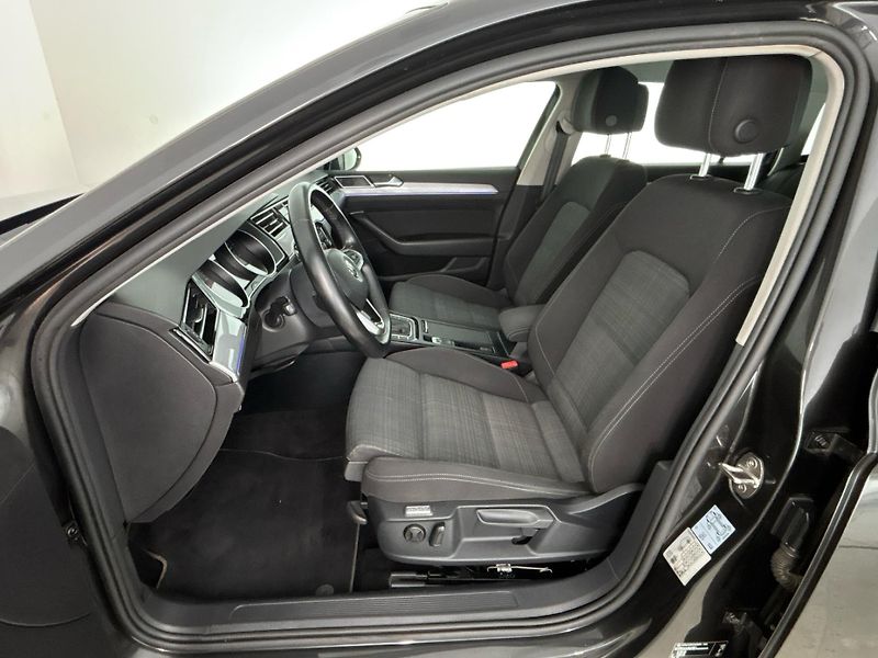 Volkswagen Passat Bussines - fotka 7 z 29