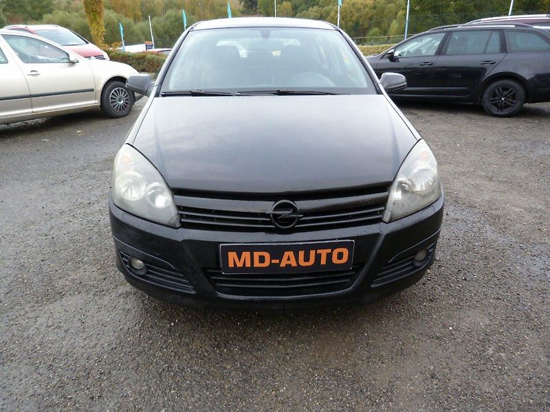 Opel Astra 1,7 CDTI - fotka 2 z 15